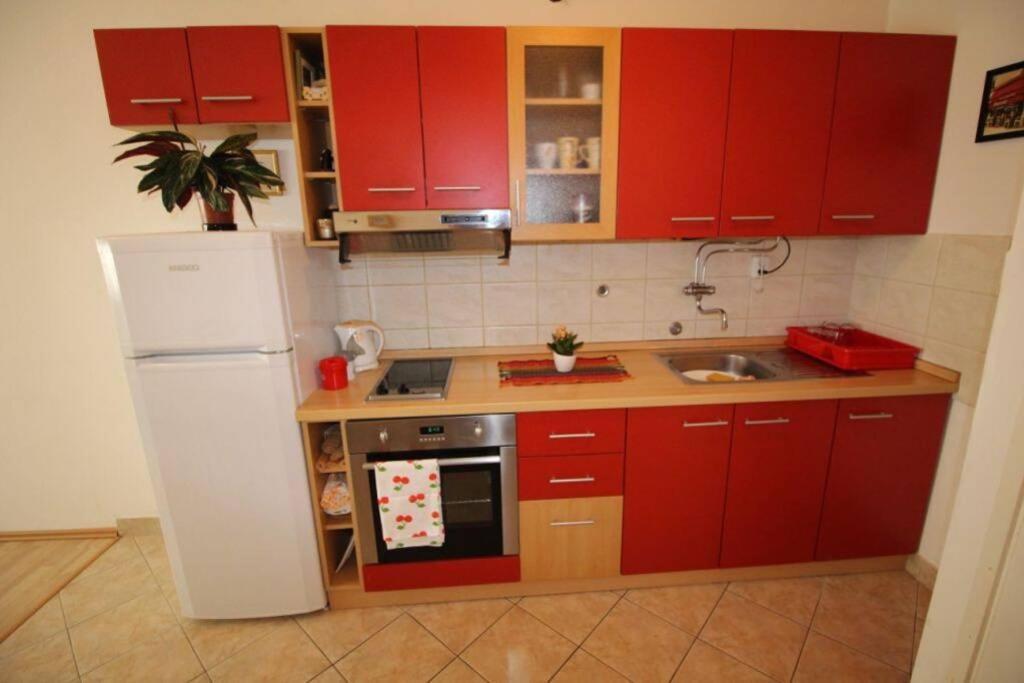 Apartman Old City/beach 13 Minutes Away, Parking, For 4 *